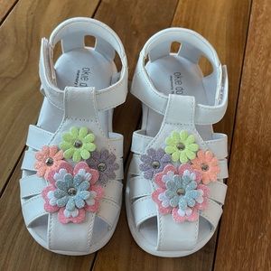 Toddler girl size 9 sandal new